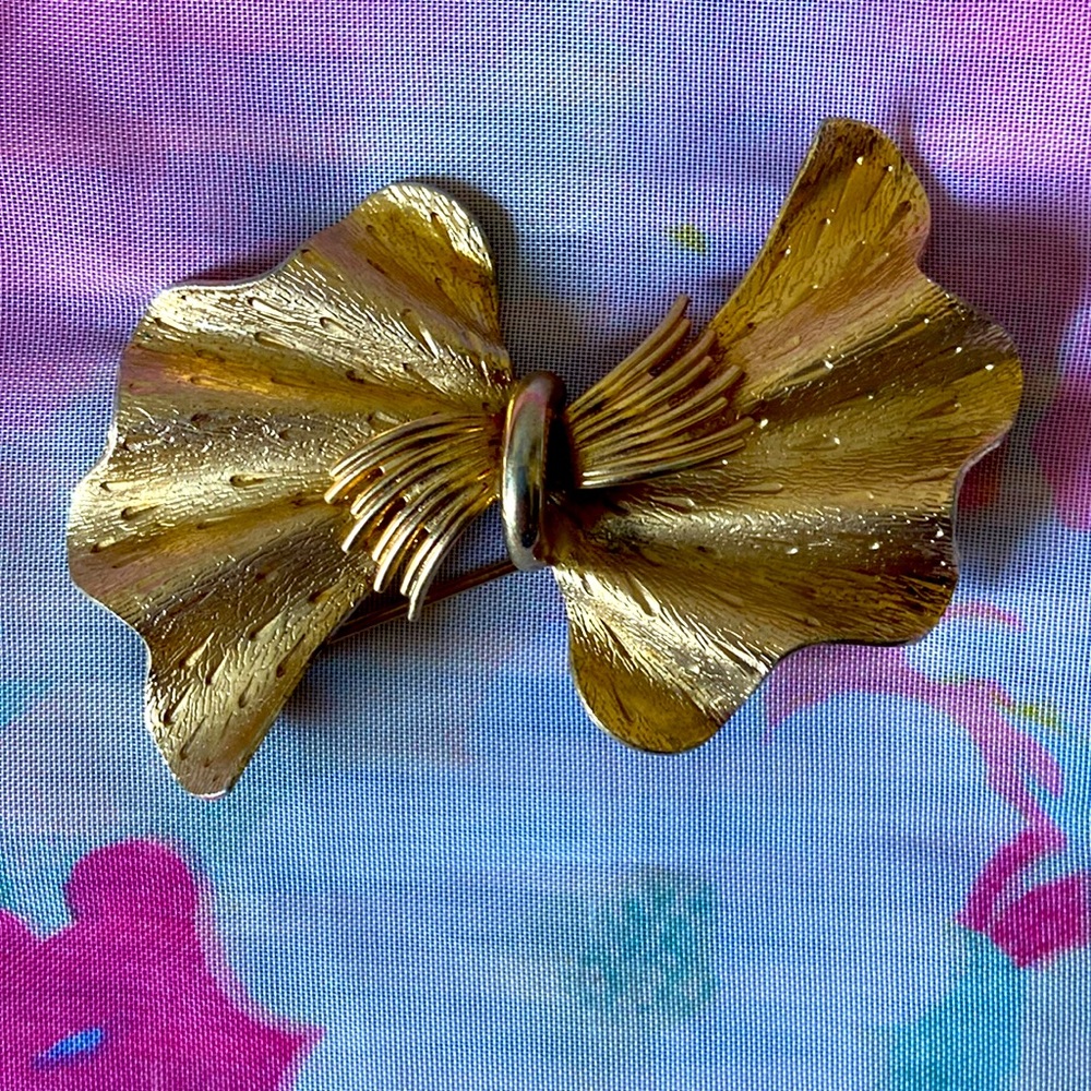 Vintage 50s Signed Coro Gold Ribbon Broach
